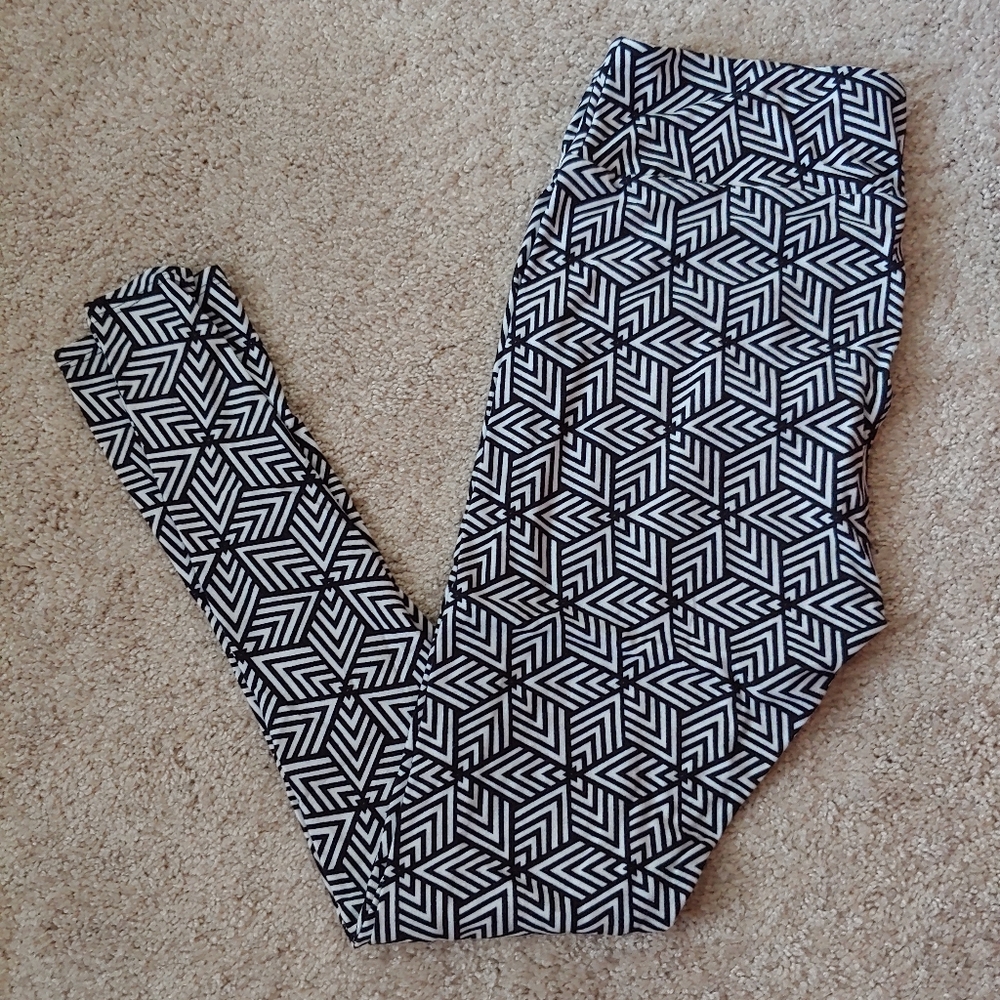 LuLaRoe Tall & Curvy Leggings